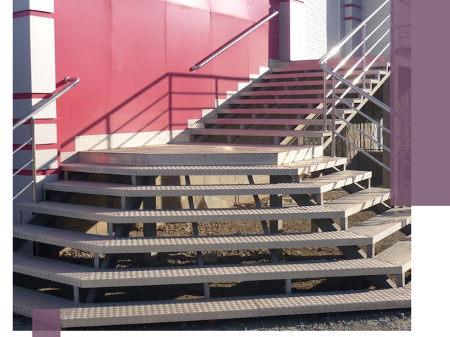 Лестницы для магазина в Первоуральске — изготовление и монтаж