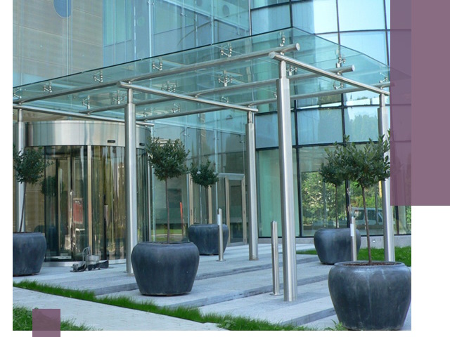 Навесы из стекла на заказ в Первоуральске — монтаж и установка