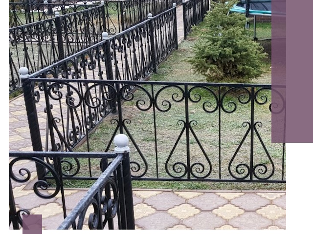 Кованые газонные ограждения под ключ в Первоуральске